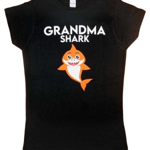 Rövid ujjú női póló cápás mintával "Grandma shark" felirattal