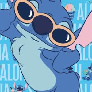 Disney Lilo és Stitch, A csillagkutya Cool Aloha fürdőlepedő, strand törölköző 70x140 cm (Fa